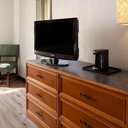 La Quinta Inn By Wyndham Pittsburgh Airport Moon Township Exterior foto