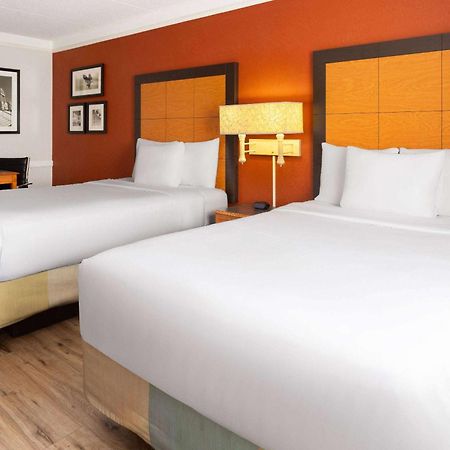 La Quinta Inn By Wyndham Pittsburgh Airport Moon Township Exterior foto