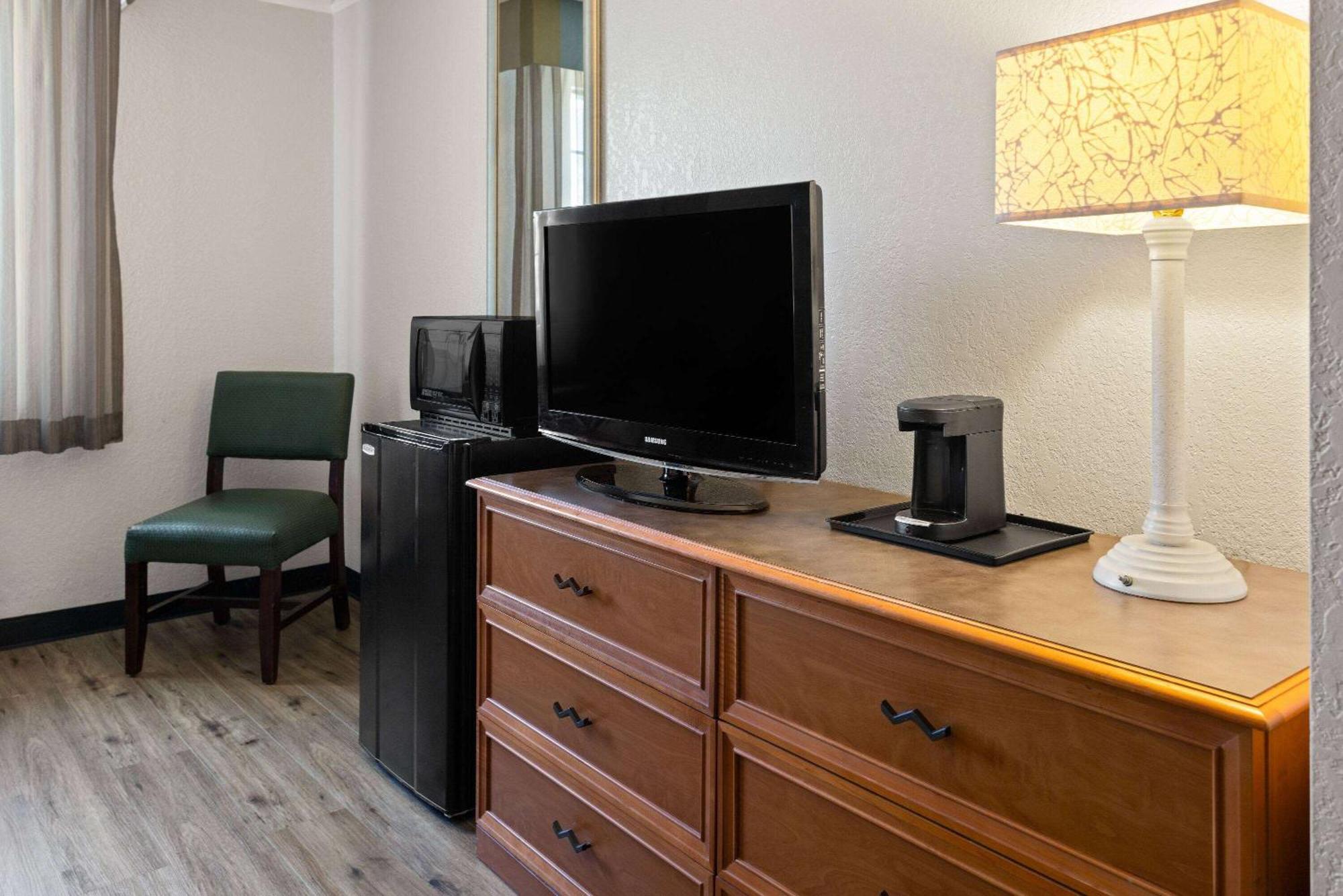 La Quinta Inn By Wyndham Pittsburgh Airport Moon Township Exterior foto