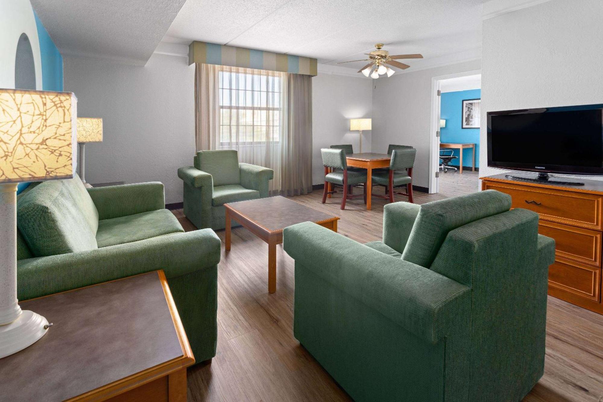 La Quinta Inn By Wyndham Pittsburgh Airport Moon Township Exterior foto