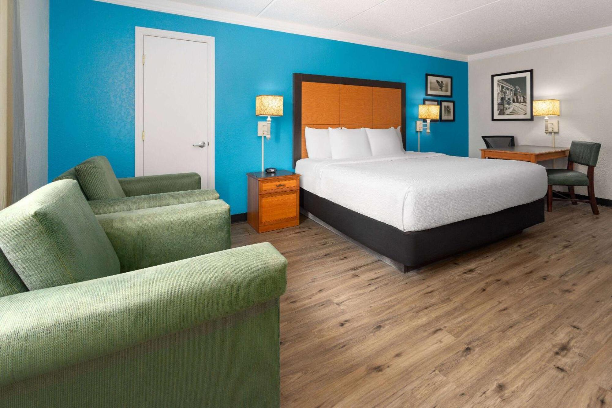 La Quinta Inn By Wyndham Pittsburgh Airport Moon Township Exterior foto