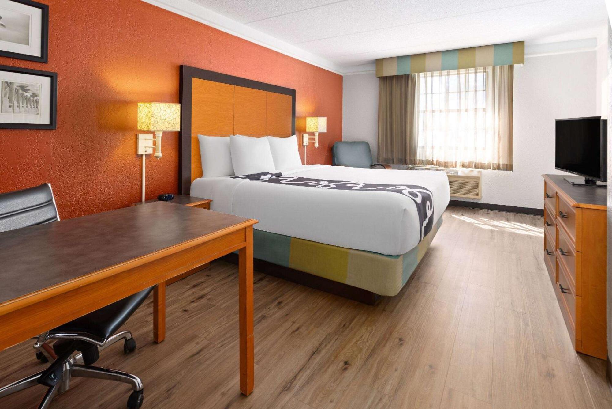 La Quinta Inn By Wyndham Pittsburgh Airport Moon Township Exterior foto