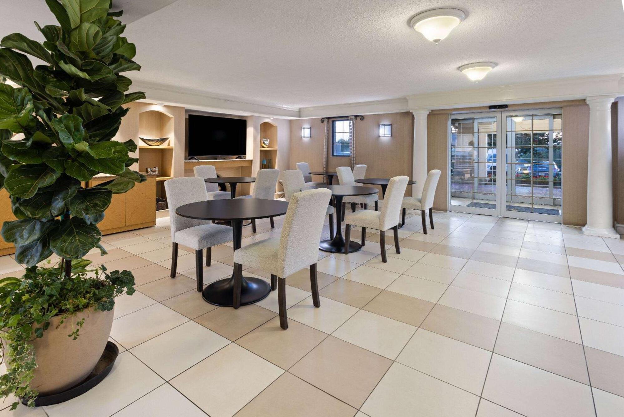 La Quinta Inn By Wyndham Pittsburgh Airport Moon Township Exterior foto