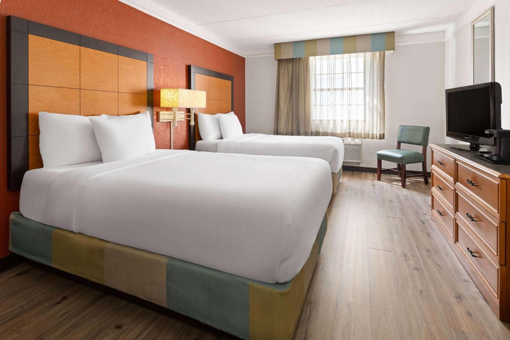 La Quinta Inn By Wyndham Pittsburgh Airport Moon Township Exterior foto