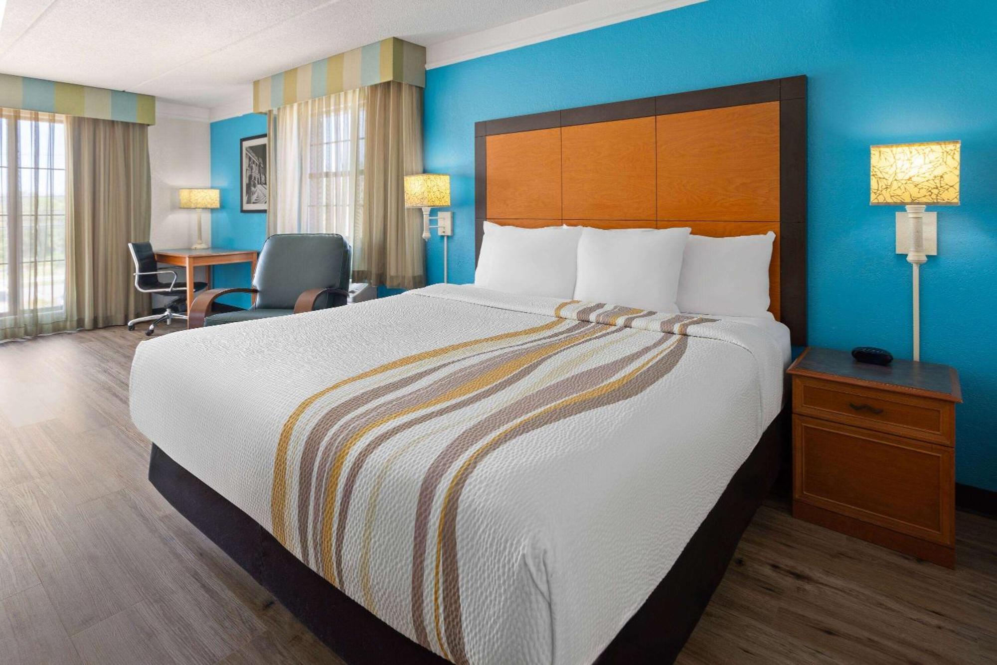 La Quinta Inn By Wyndham Pittsburgh Airport Moon Township Exterior foto