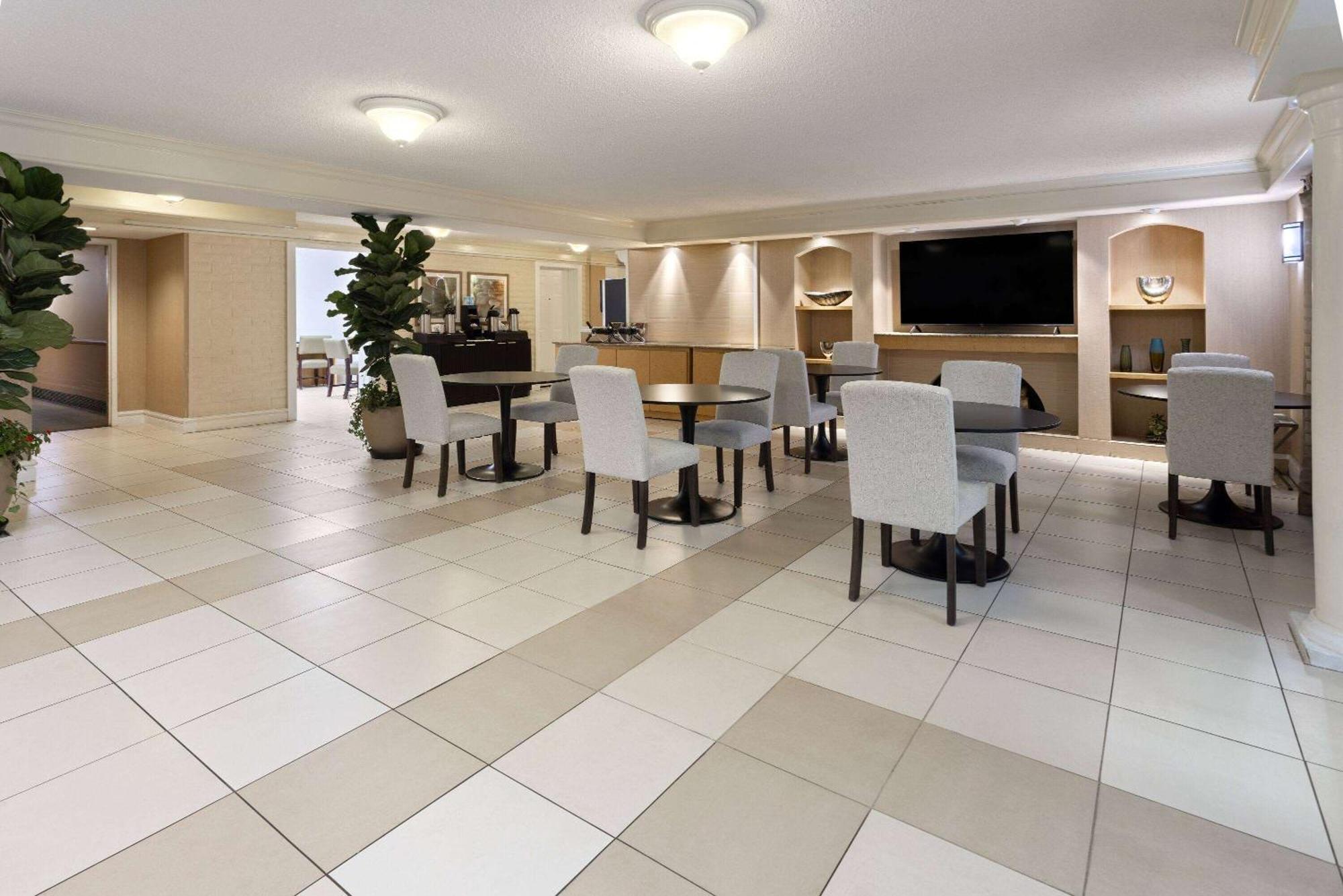 La Quinta Inn By Wyndham Pittsburgh Airport Moon Township Exterior foto