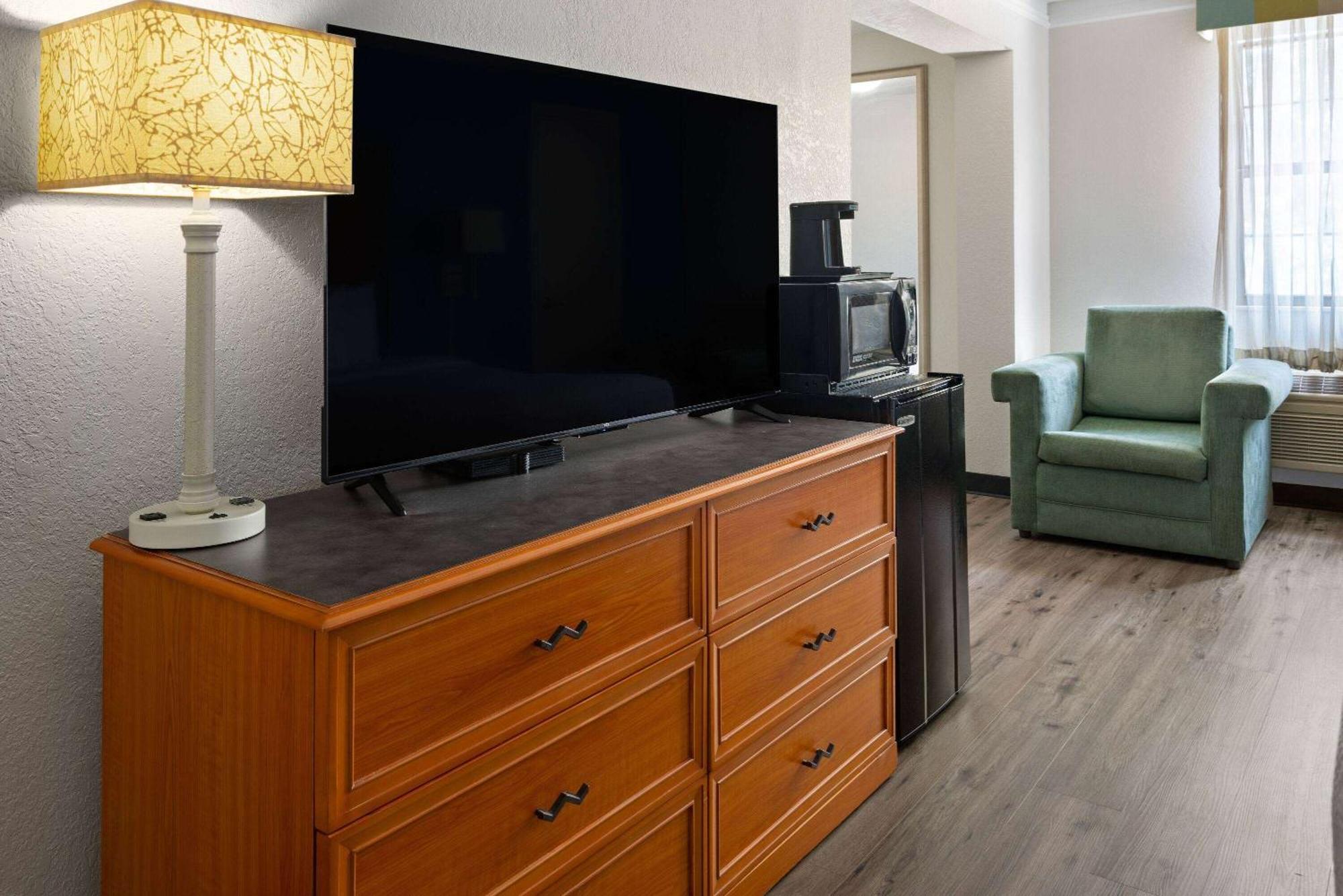 La Quinta Inn By Wyndham Pittsburgh Airport Moon Township Exterior foto
