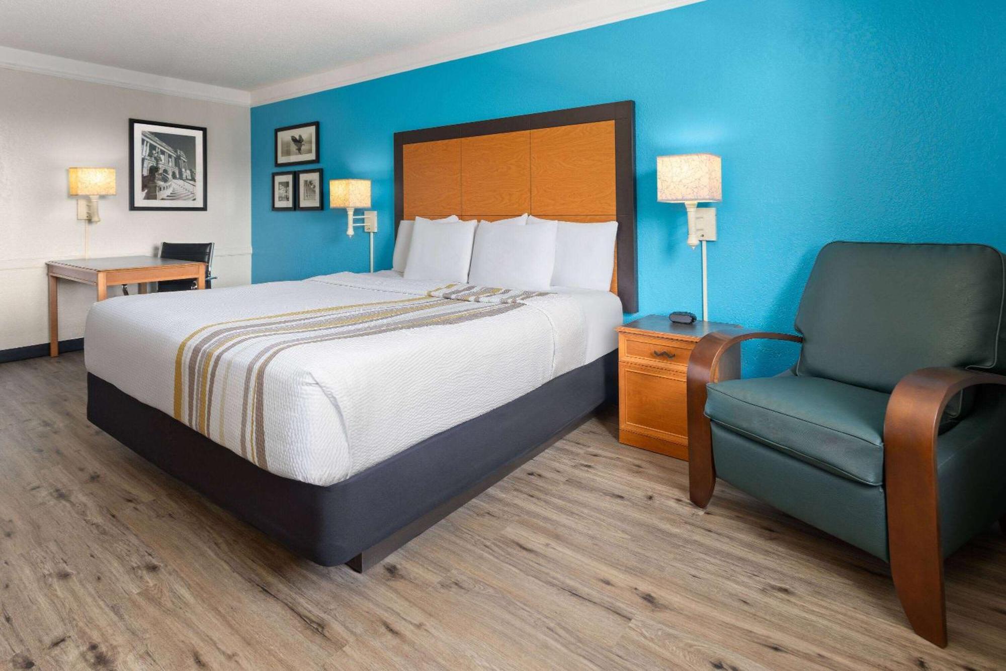 La Quinta Inn By Wyndham Pittsburgh Airport Moon Township Exterior foto